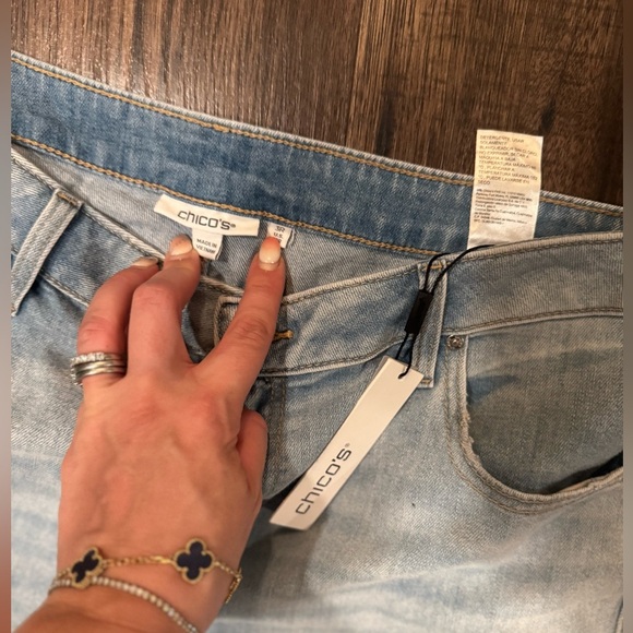 NWT Chicos Barrel Leg stretch jeans sz3R - Picture 4 of 5